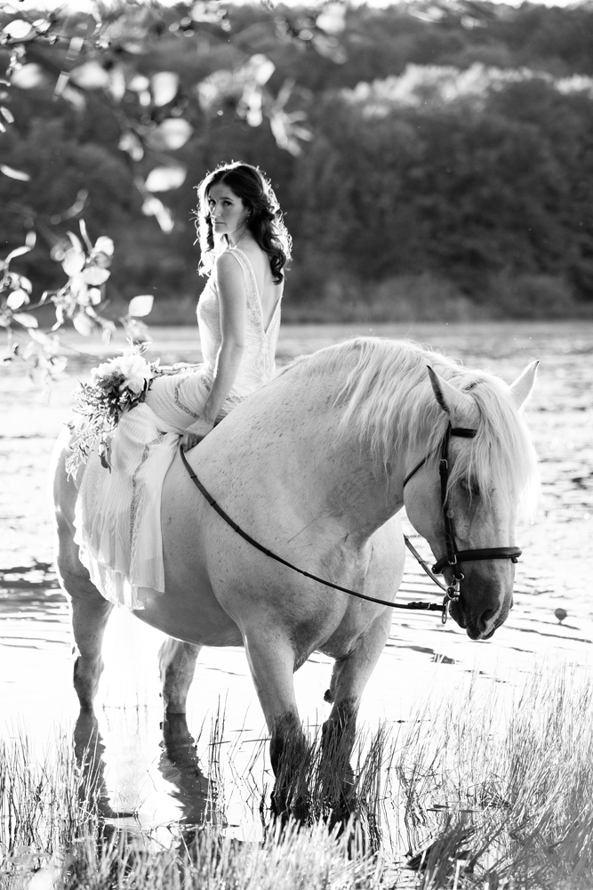 Tracey Buyce wedding photography with horse33.jpg