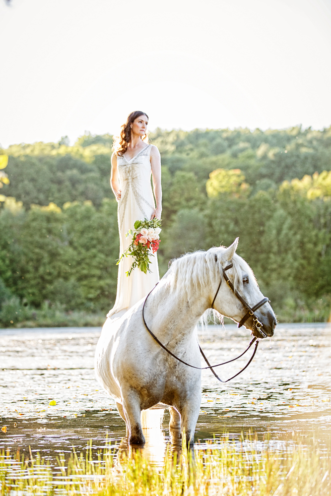 Tracey Buyce wedding photography with horse34.jpg