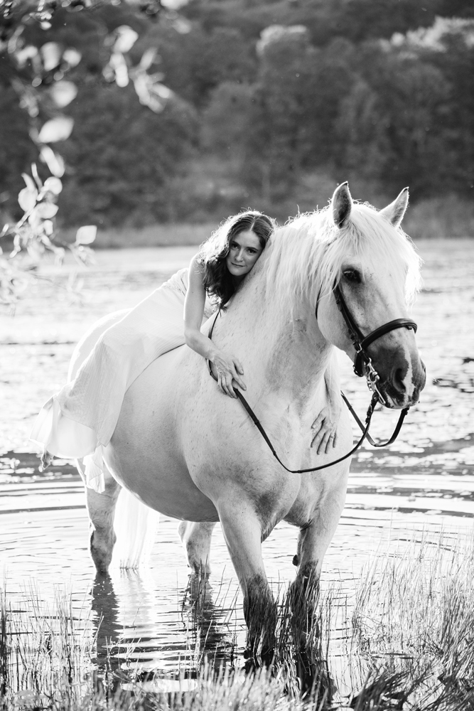 Tracey Buyce wedding photography with horse42.jpg